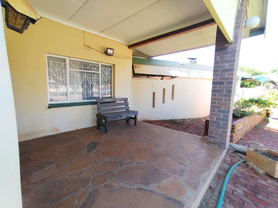 4 Bedroom Property for Sale in Warrenton Northern Cape